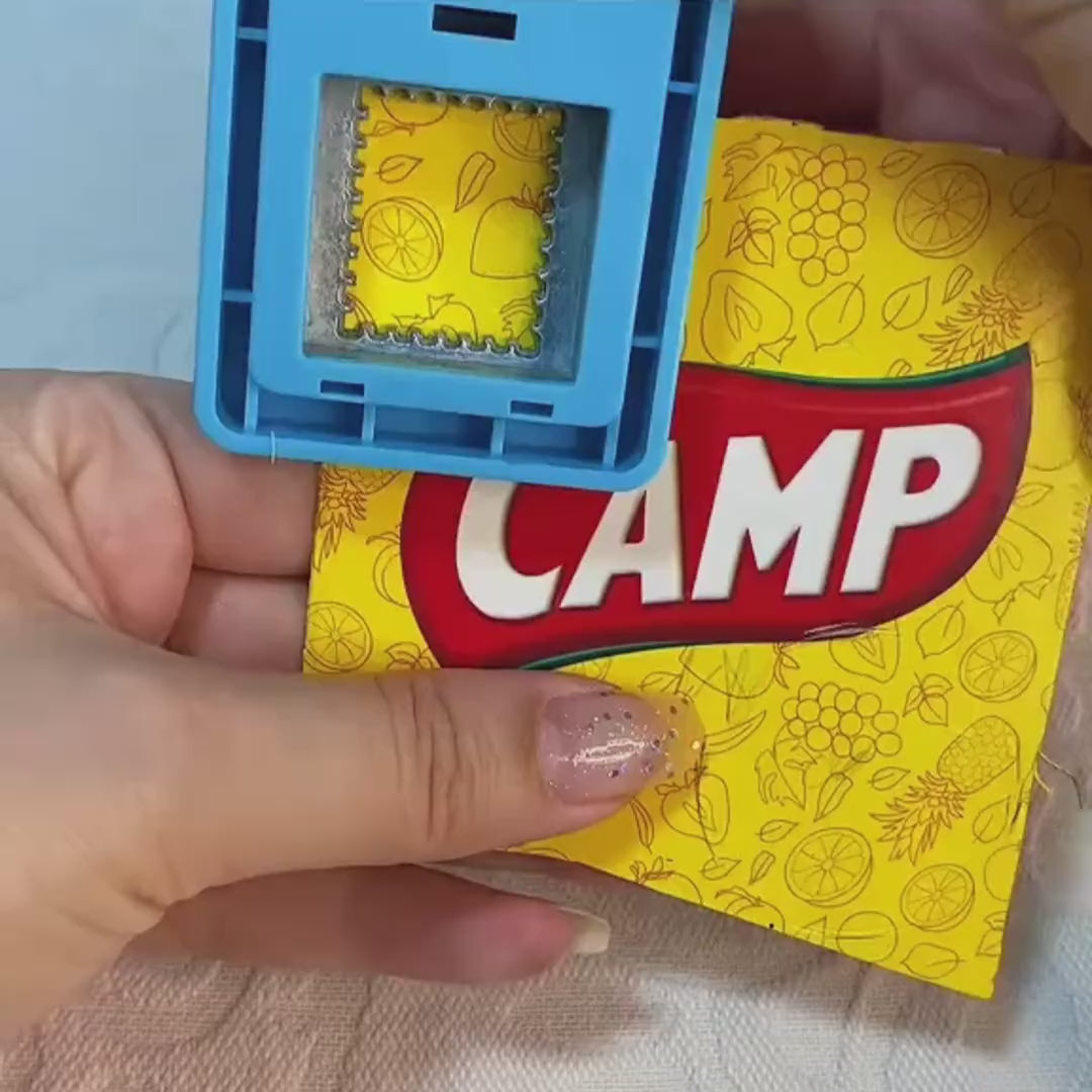 Puzzle punch gift demonstration video, showing the operation and cutting effect of the green puzzle shape paper punch, displaying how it cuts paper into interlocking puzzle edges for DIY crafts